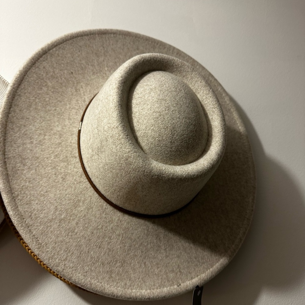 Cute boater hat.
